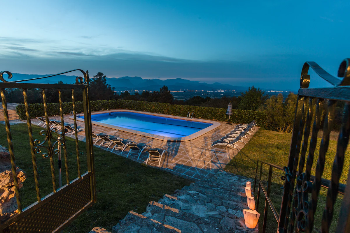 24_ Piscina